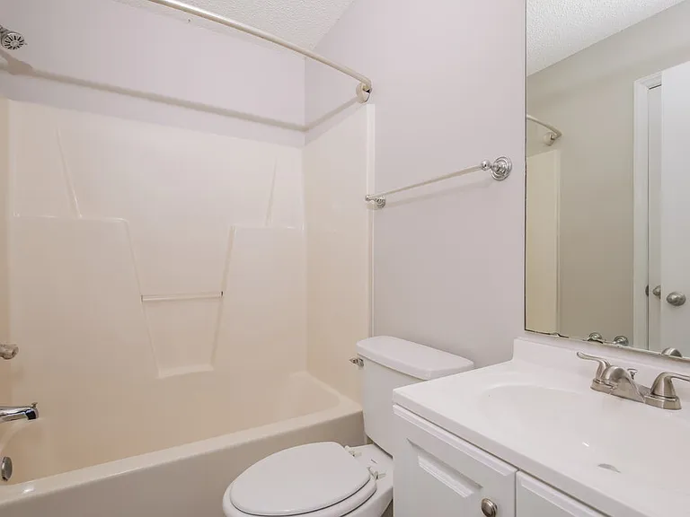 101 Mayfair Ct — Photo 16