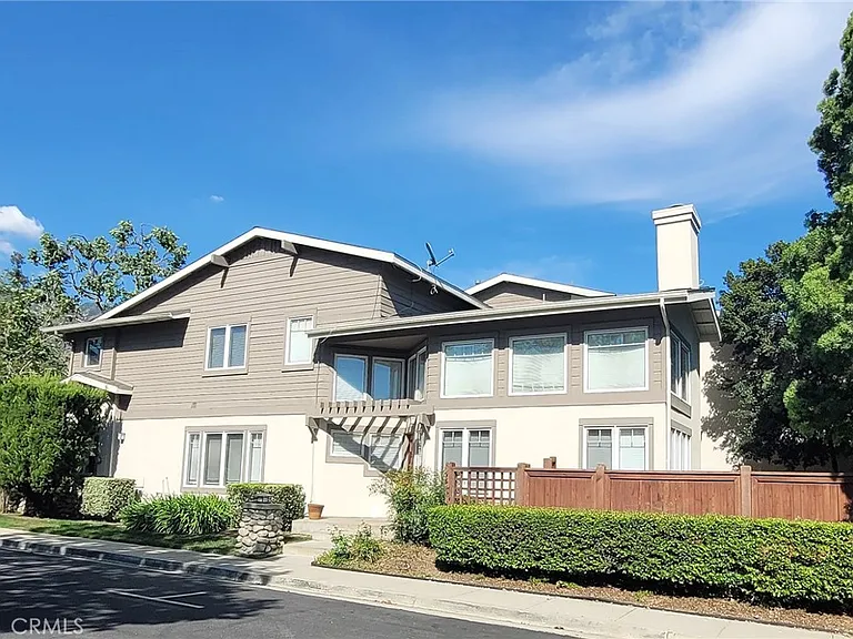 2764 Heritage Dr — Photo 3