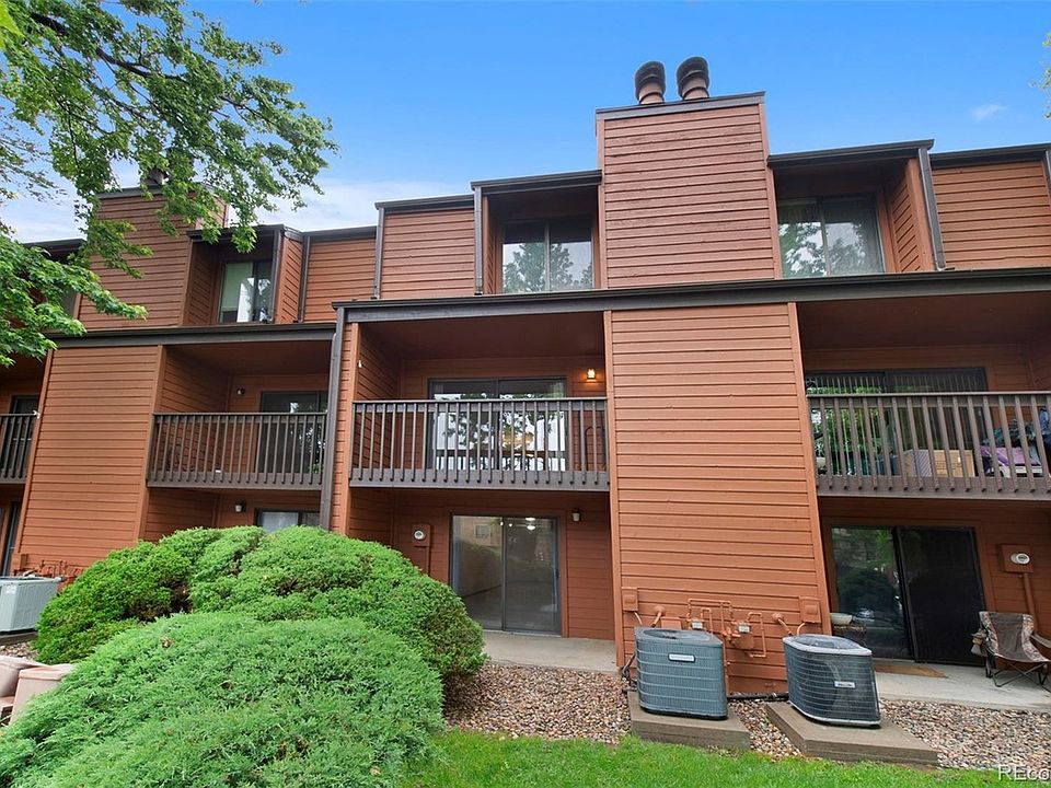 Three Story TownHouse with Balcony and Walkout Patio