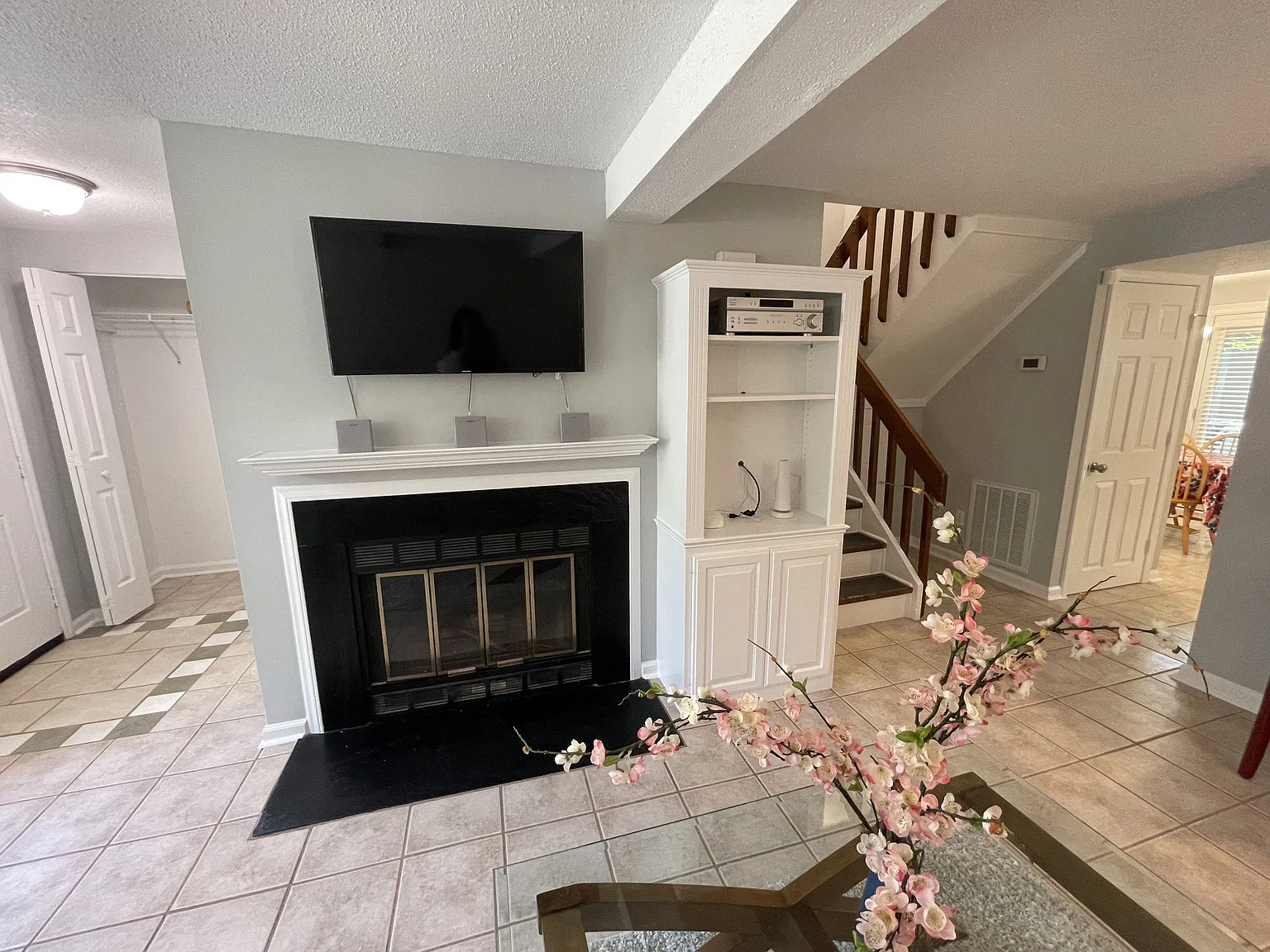 3 bed, 2.5 bath, 1320 sqft, $1,995 — Photo 3