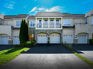 8 Creekview Cir, West Chester, PA 19382