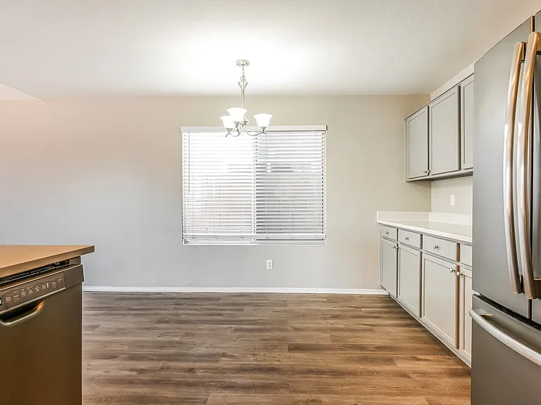 1109 W Bluefield Ave — Photo 6