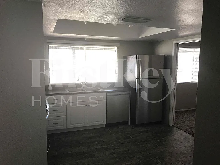 4809 W Laurel Ln — Photo 3