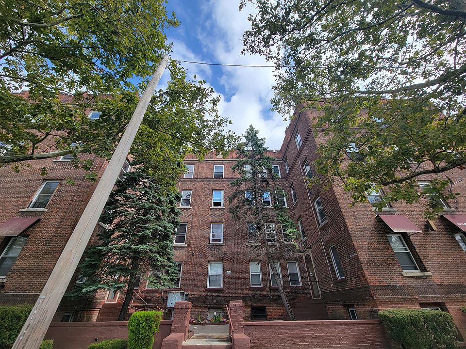 2nd image of 703 Howard Ave Unit 1