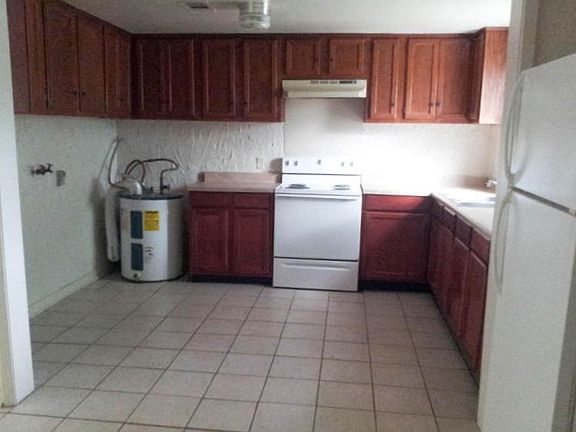 4th image of 107 E Maggie St