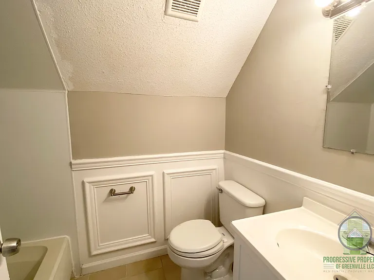 105 Osmond Dr — Photo 11