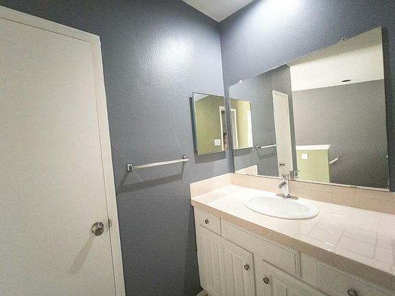 3rd image of 2110 Wilcrest Dr #0