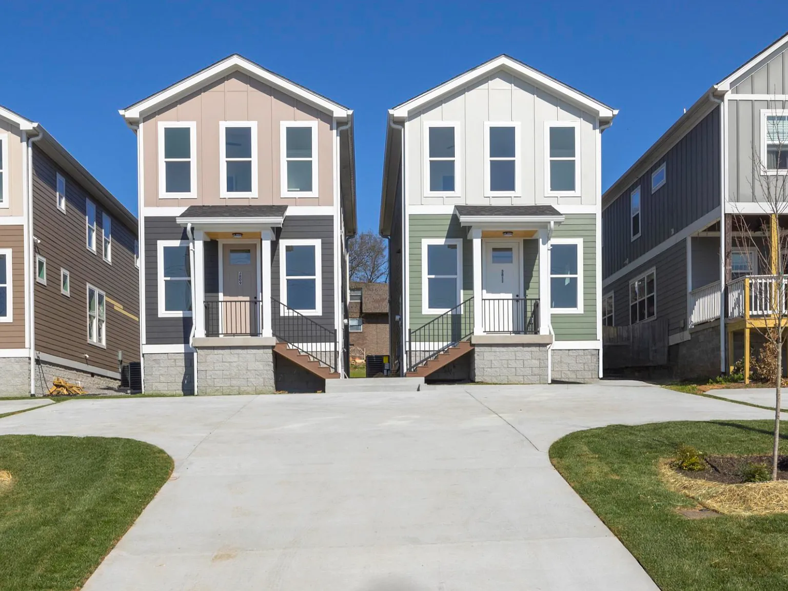 4 bed, $2,895 — Photo 1
