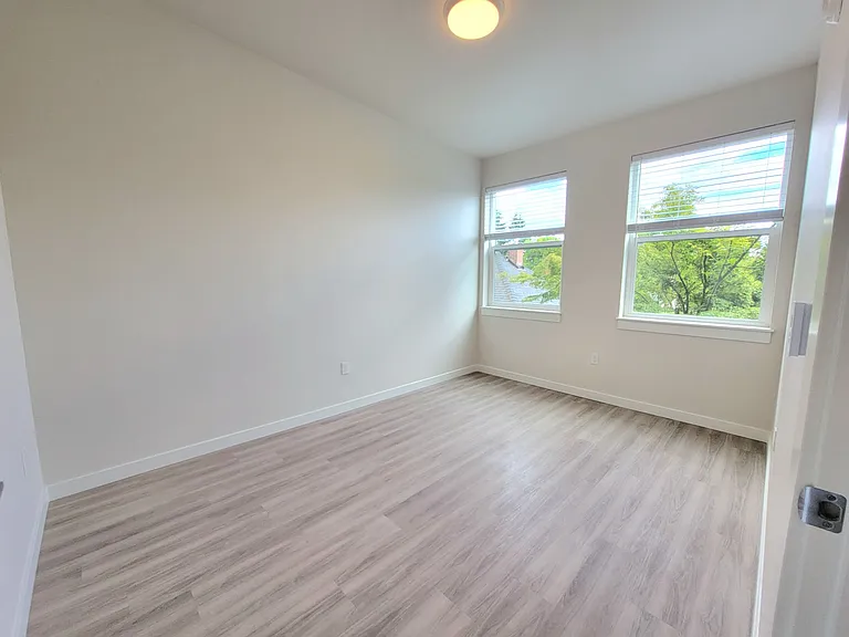 Vibrant Studio Apartment - Belmont St — Photo 17