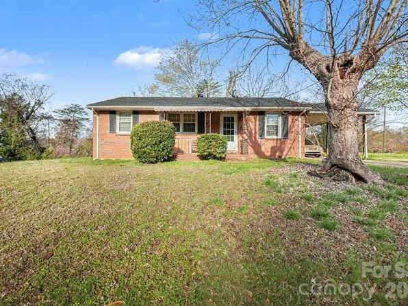 2712 Rosemary Dr, Winston Salem, NC 27105