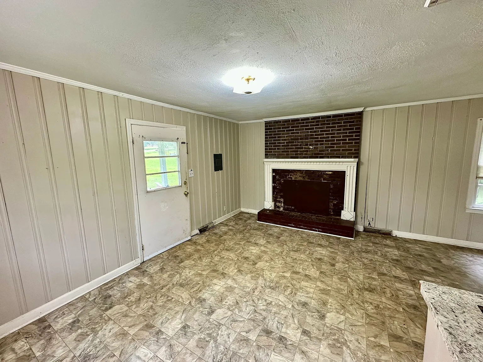 3 bed, 1.5 bath, 1200 sqft, $1,000 — Photo 3