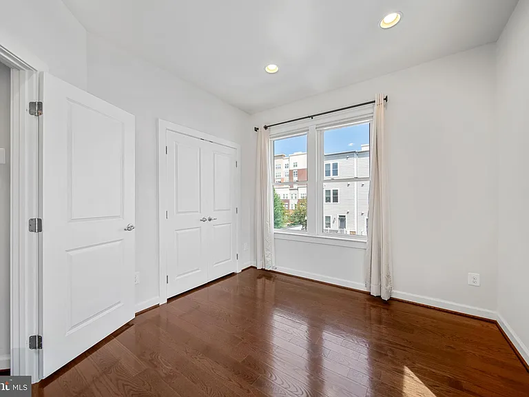 1121 S Lincoln St — Photo 35