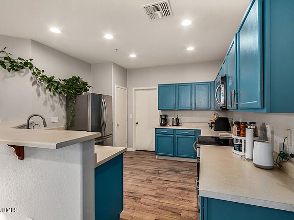4th image of 2925 E DUNBAR Drive
