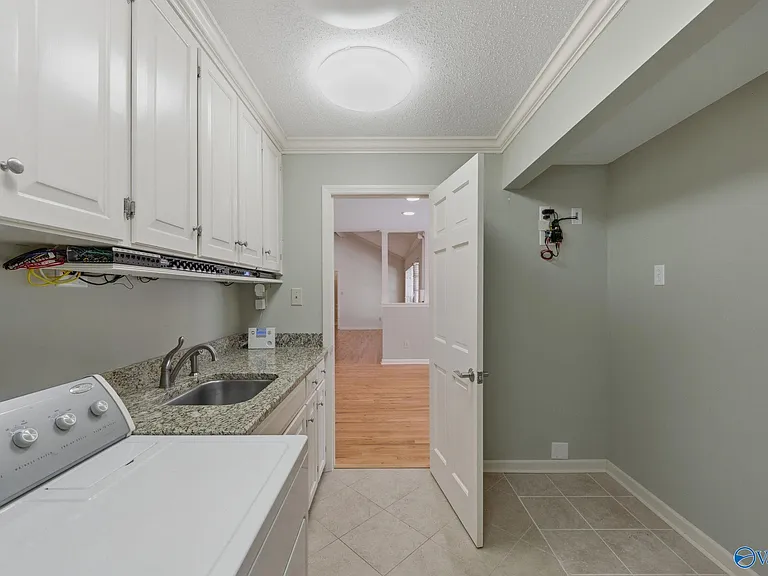 815 Baylor Dr SE — Photo 31