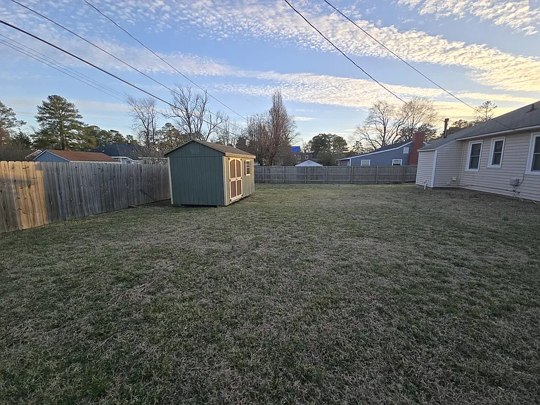 1305 Saint Michaels Ln — Photo 5