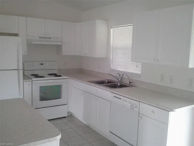 1407 W 10th St — Photo 3