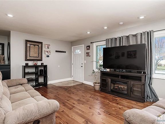 5th image of 4238 Clevenger Ave