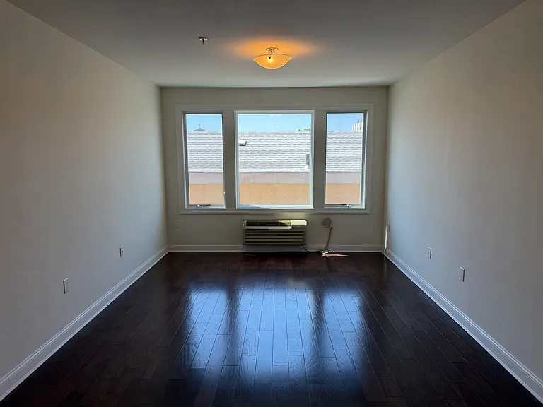 225 Walker St #303 — Photo 5