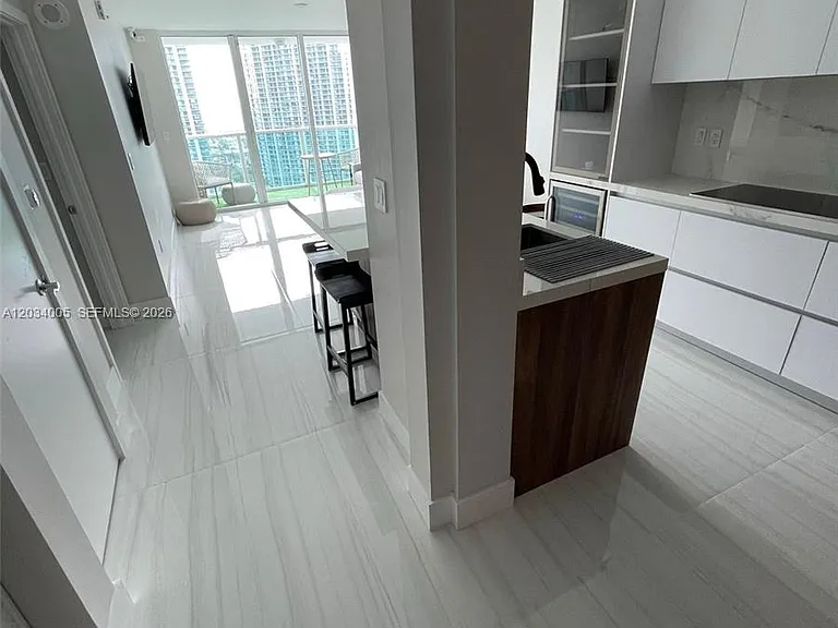 31 SE 5th St #3103 — Photo 3
