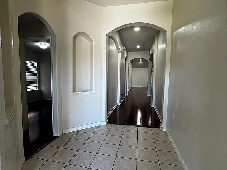9311 Camelia Crest Ln — Photo 5