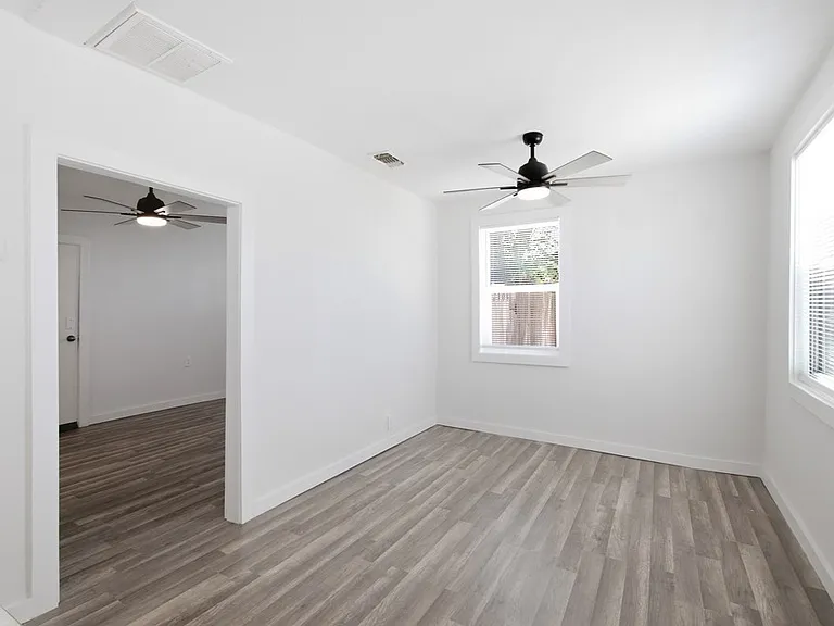 210 N Jackson St #A — Photo 7