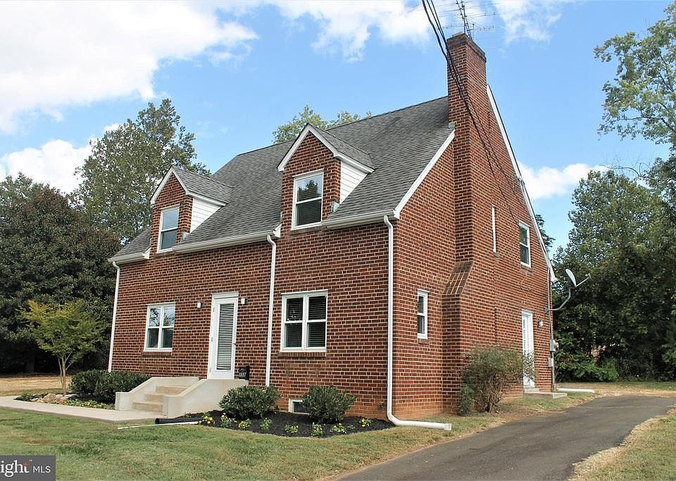1st image of 159 Moffett Ave