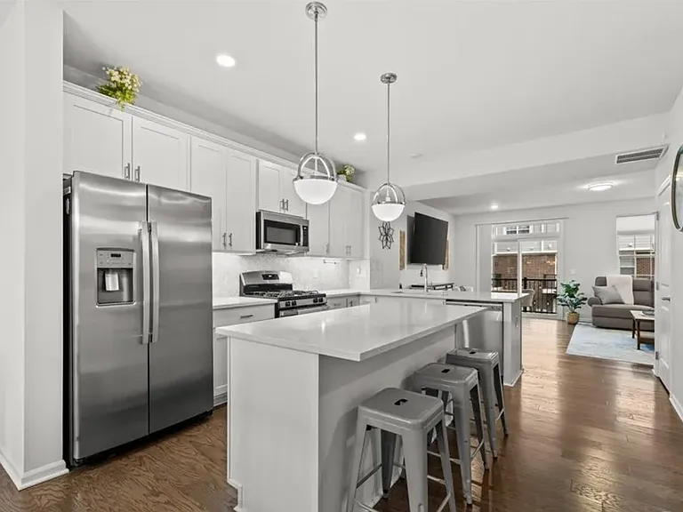 155 Chester Arthur Dr — Photo 2
