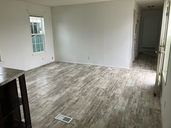 2nd image of 1066 S Park Dr