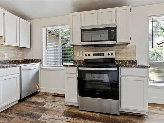 4 bed, 2.5 bath, 1697 sqft, $2,495 — Photo 4