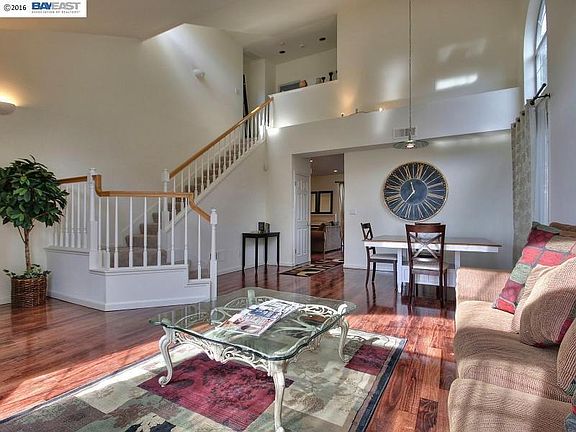 2nd image of 5833 Commerce Dr
