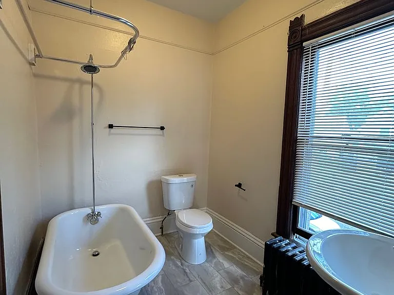 1040 Jackson NW — Photo 8