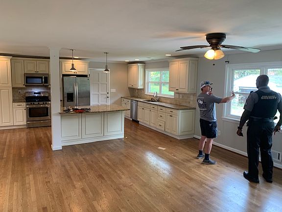 2nd image of 937 Roanoke Dr #1