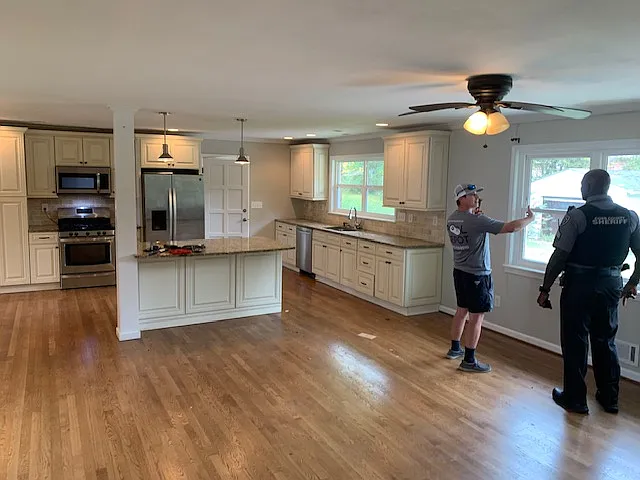937 Roanoke Dr #1 — Photo 2