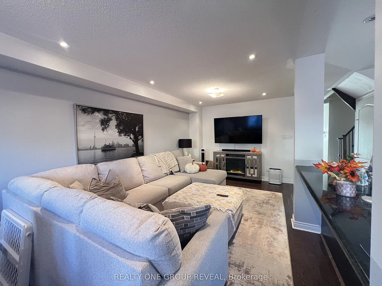 3 bed, $3,000 — Photo 4