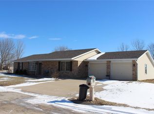 91 Meadows Rd, Hannibal, MO 63401