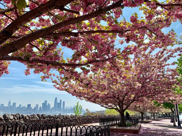 6405 Kennedy Blvd E, West New York, NJ 07093