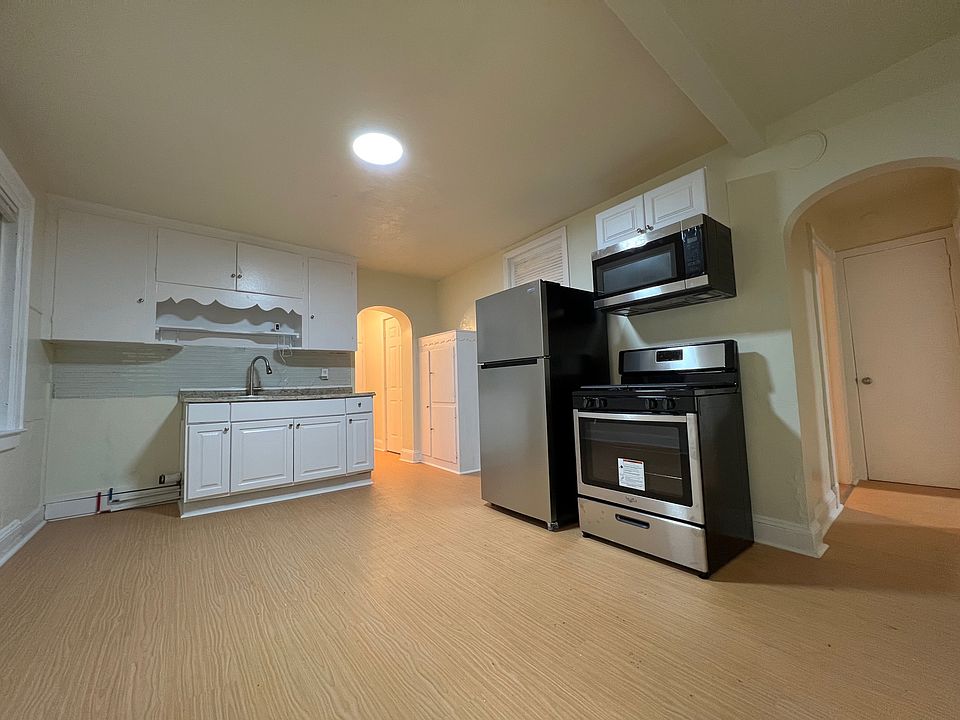 1st image of 108 Beech St #3