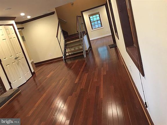 3rd image of 4116 Blackthorn St