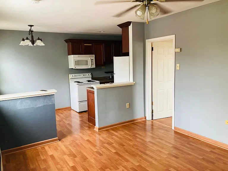 845 Western Avenue — Photo 22