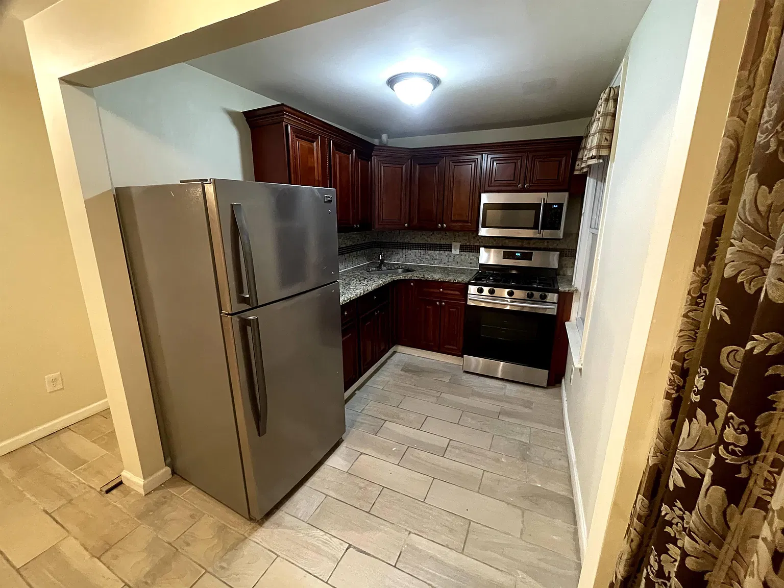 13 Crawford St - 2 — Photo 3