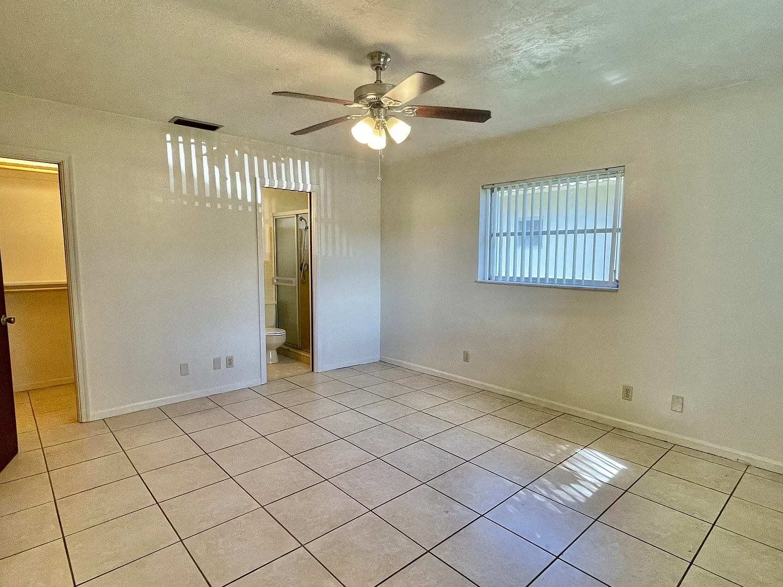 7110 — Photo 1