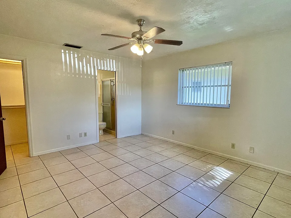 7110 NW 78th Ave