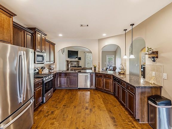 5th image of 622 Willowtree Way