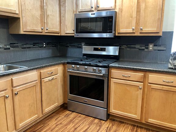 4th image of 238 Pawling Ave