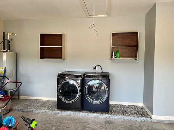 Garage/laundry
