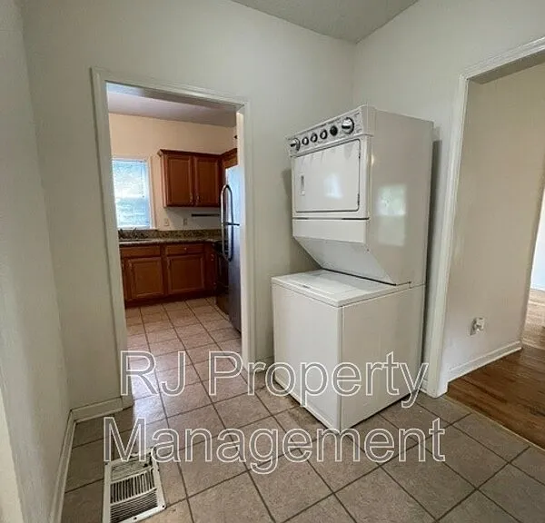 641 S Greer St — Photo 12