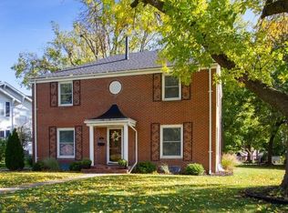 907 California Dr, Des Moines, IA 50312