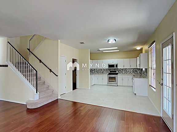 3rd image of 722 Leann Ln