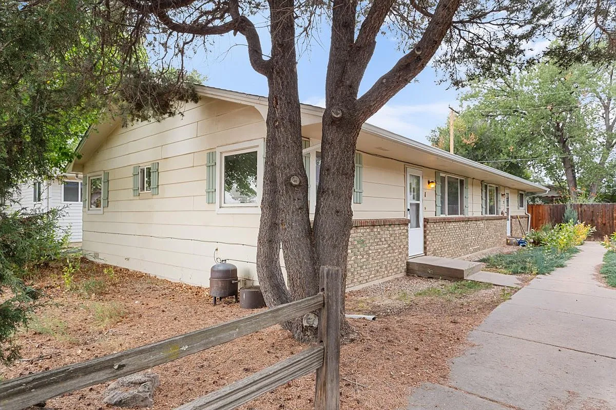 2 bed, 840 sqft, $1,425 — Photo 1