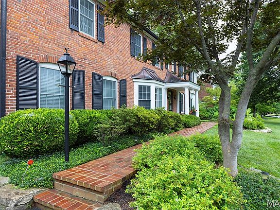 3rd image of 39 Willow Hill Rd